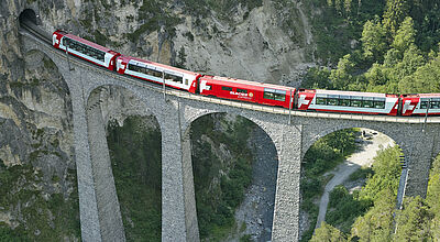 Lernidee hat Bahnreisen in der Schweiz, hier der Glacier Express, weiter ausgebaut